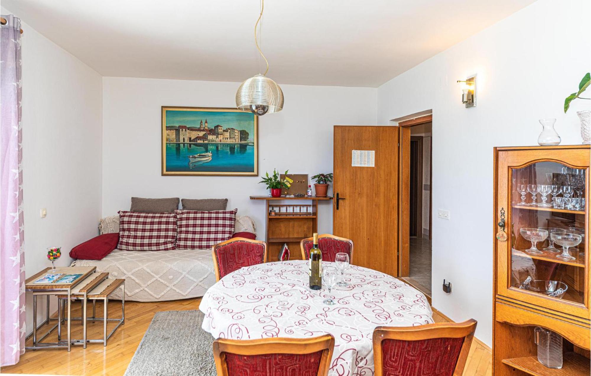 2 Bedroom Beautiful Apartment In Okrug Gornji Трогір Екстер'єр фото