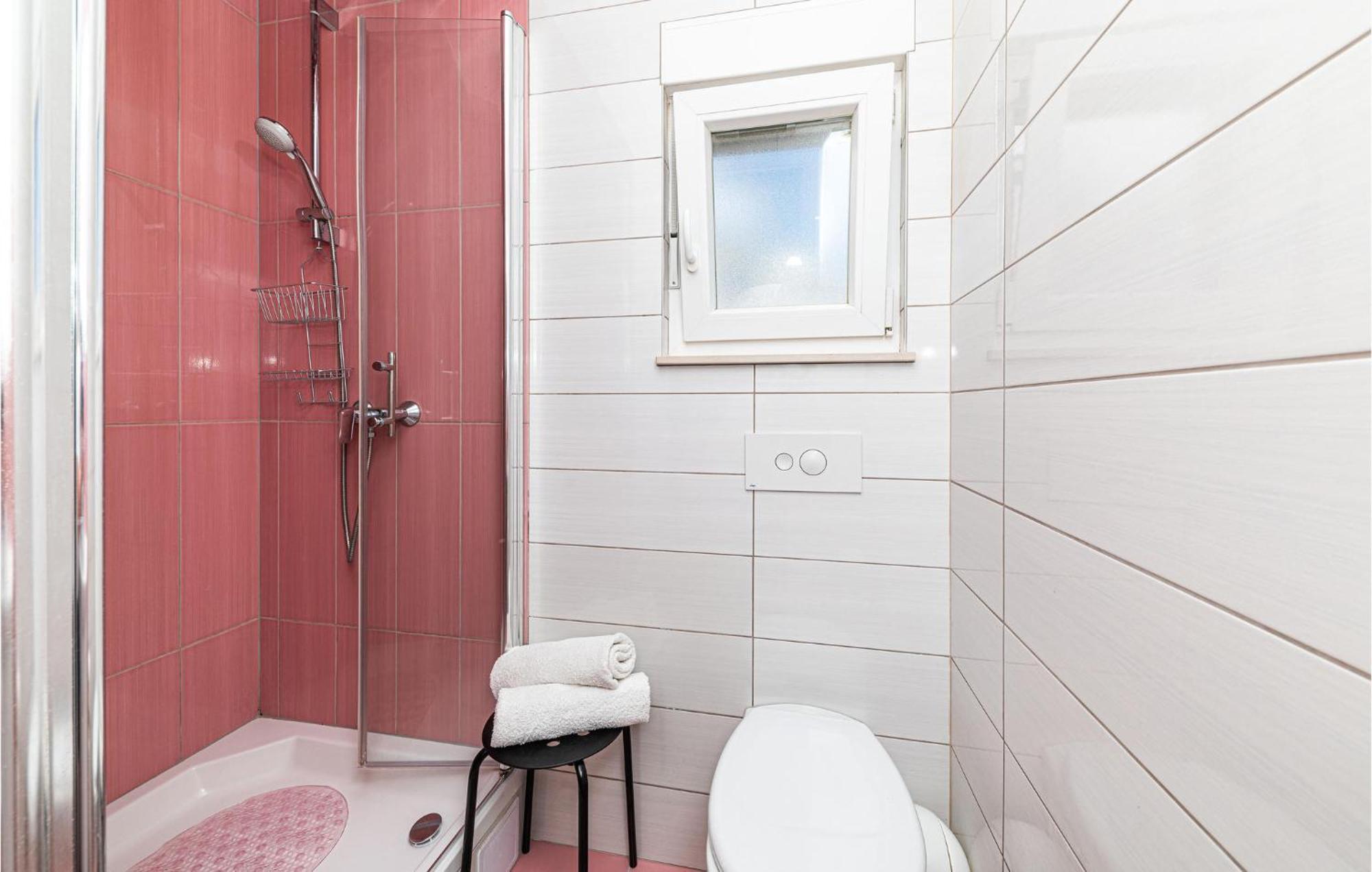 2 Bedroom Beautiful Apartment In Okrug Gornji Трогір Екстер'єр фото