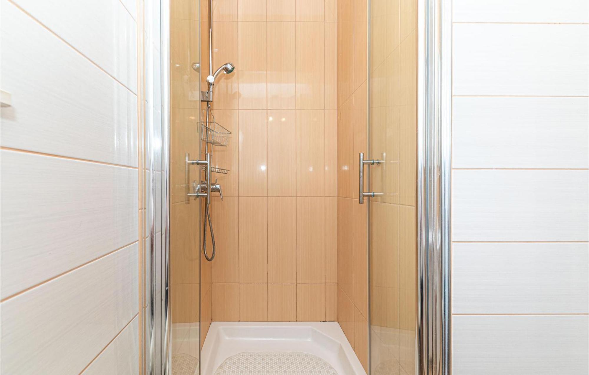 2 Bedroom Beautiful Apartment In Okrug Gornji Трогір Екстер'єр фото